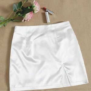 🌸white satin skirt